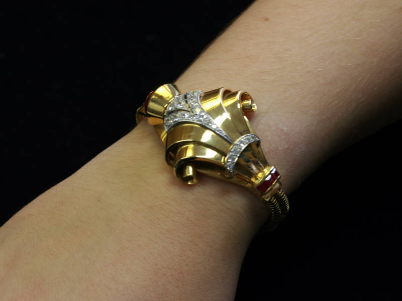 Extremely stylish Retro bracelet with hidden watch behind hinged cover